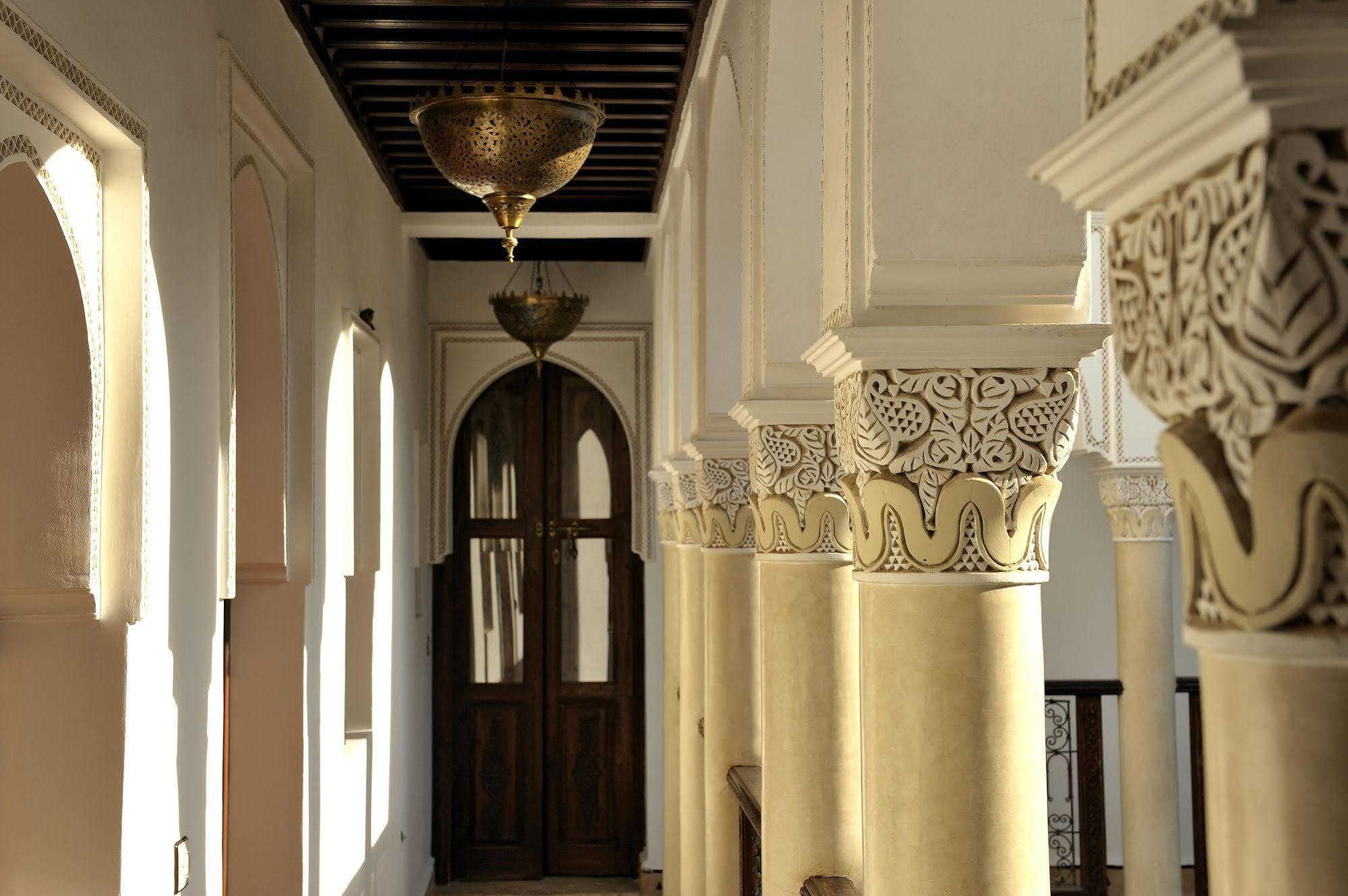 Riad Le Jardin D'Abdou Marrakesh Exterior photo The interior of the palace